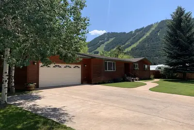 Image de Centrally located 3-bedroom home