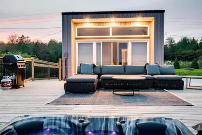 Image de Peaceful Oceanfront Cabine Hot Tub, Sauna-All Weather Domes-Private