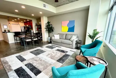 Image de Downtown Condo w/Treetop Views & Free Ev Charging