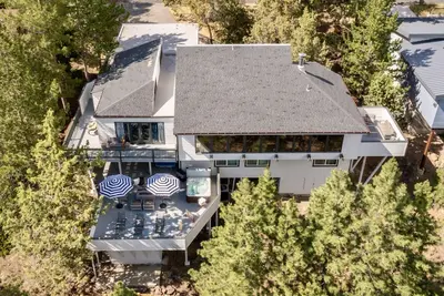 Image de Big Sky by AvantStay | Mountain Home w/ Great Views, Hot Tub, Al Fresco Dining