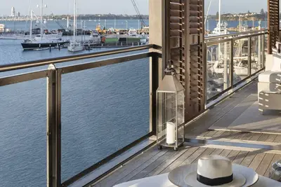 Image de Stunning & Secluded Luxury Waterfront Apartment, unlimited Wifi & Parking