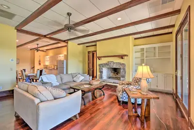 Image de Inviting Bottom-Floor Apt at Owls Nest w\/ Views!