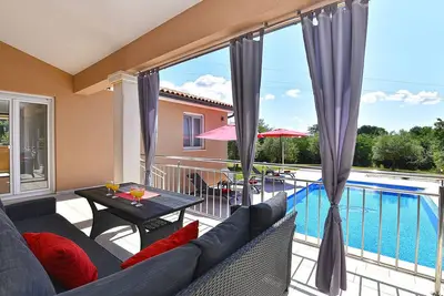 Image de House 2105/39330 (Istria - Divšići), 12000m from the beach