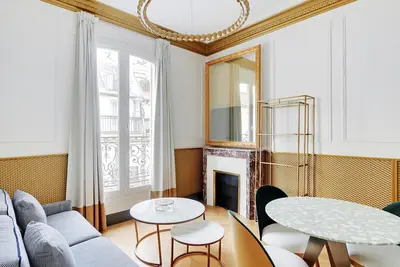 Image de A Chic Studio / 1-Br  in the Champs Elysées
