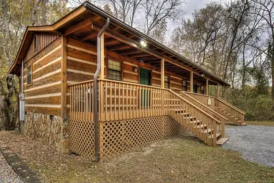 Image de Rippling Waters: Your Smoky Mnt Escape is Simply Stream-ing with Relaxation!