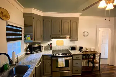 Image de KnightPlace - The Irene - 2bd/1ba Apartment in Duplex - Near Mercer University