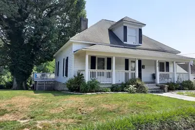 Image de 120 year old home located in the heart of Mayberry and the Yadkin Wine Valley