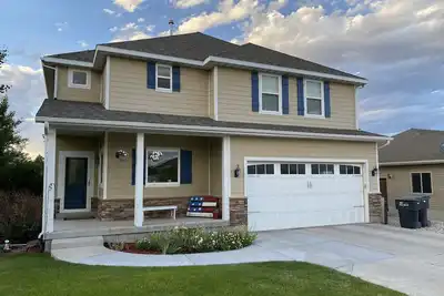 Image de Quiet, modern 1 Br basement, relaxing, movie theater