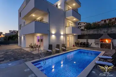 Image de Maison de vacances pour 10 personnes  + 1 enfant env. 360 qmà Podstrana, Dalmatie (Centre de la Dalmatie)