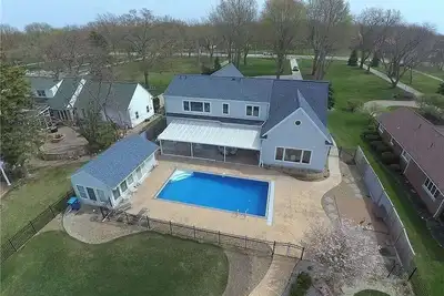 Image de Erie Escape - Lakefront Lake Erie w/ Pool
