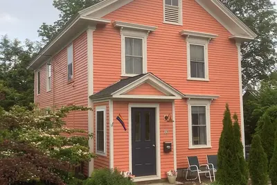 Image de New England style home, front of house is yours!