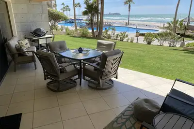 Image de Private Patio! Ground floor access to beach, pools, swim-up bar!