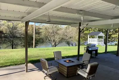 Image de Beautiful River front property