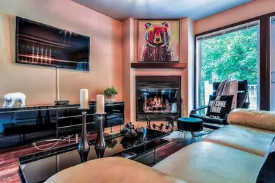 Image de Maison sur le Golf avec Accès Piscine - Borealis 216 | Navette Gratuite au Resort Tremblant