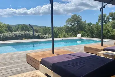 Image de Villa contemporaine-Piscine Privée &Chauffée- Salle de jeu/gym -Douche italienne