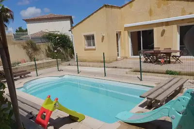Image de Maison avec piscine, climatisation et située à 2 pas du centre historique