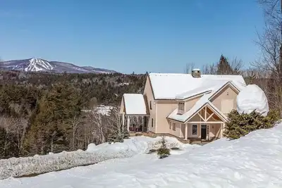Image de Lux Stratton Mtn Home w/Bromley view-Huge Game Rm, Vip Mtn Parking, Immaculate