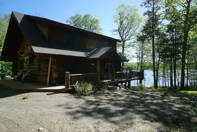 Image de Beautiful Log Cabin in the Moosehead Region- on Brassua Lake