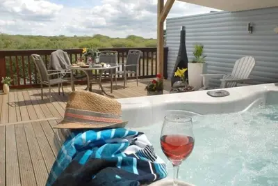 Image de SandPipers Luxury lodge with 2 ensuites a private Hot Tub & Sauna & Bbq terrace