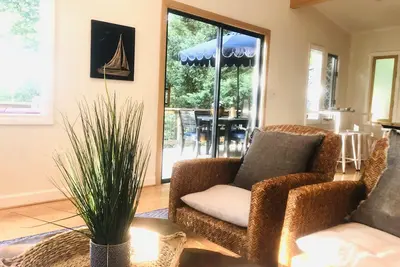 Image de Charming Lake Hartwell Lakefront Home