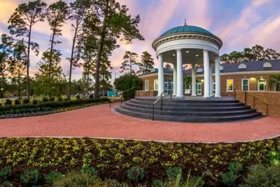 Cozy Coastal Cottage