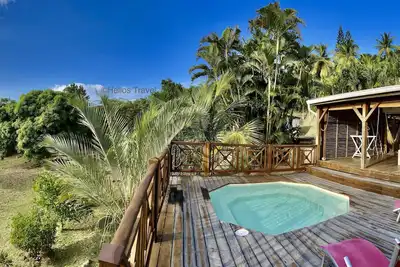 Image de Bungalow avec piscine de 3 m par 3, 5 m privative