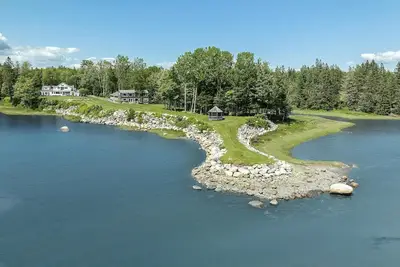 Image de Brooklin House + Penthouse: magical location, deluxe property, stunning views.