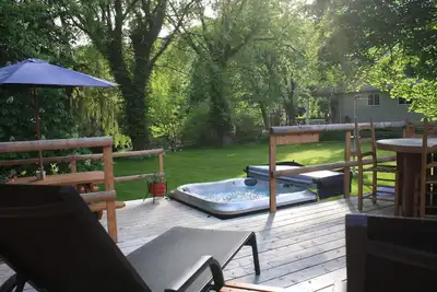 Image de Family-friendly home base, great location for your winter or summer travels!