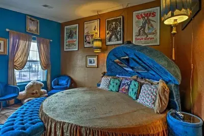 Image de Elvis and 60's decor, 2 bedroom Delight on a golf course