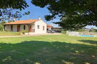 Image de Maison de famille clôturée avec piscine privative