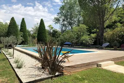 Image de Grand mas provençale du 18ème siècle, restauré, pour 10 p avec 5 chambres, 4 Sdb