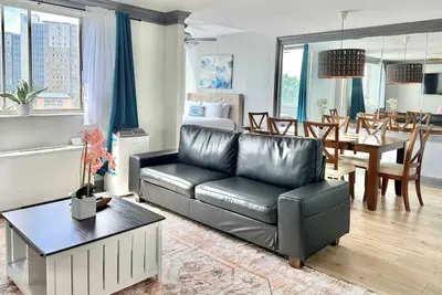 Image de Historic Downtown Atlanta Condo for 8