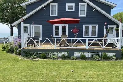 Image de Spacious Lakefront 4 Bedroom