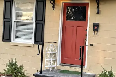 Image de Quaint rural downtown community close to springs, 3 rivers, biking & equestrian