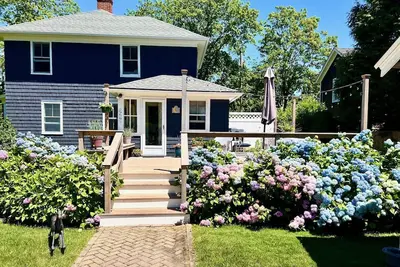 Image de Avail 7/10-9/05! Gorgeous, classy 3 bdrm near beach, private pool, in Village!