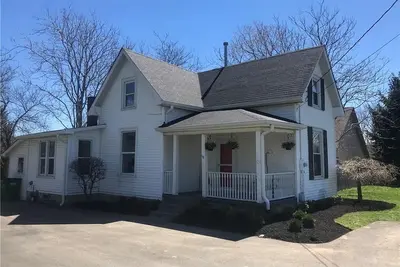 Image de Historical Renovated Downtown Westfield Farmhouse