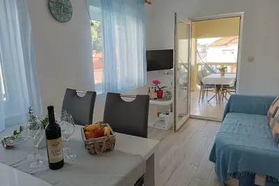 Image de Appartement de deux chambres avec la terrasse et la vue sur le mer Palit, Rab (A-5010-b)