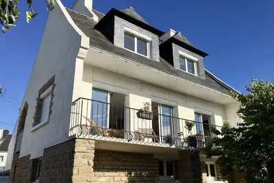 Image de Maison néo-bretonne rénovée avec vue mer à 150 m de la plage des Sables Blancs