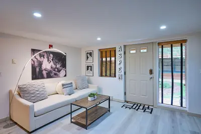 Image de Unique 2/2 condo in the Aspen Core - walk downtown!