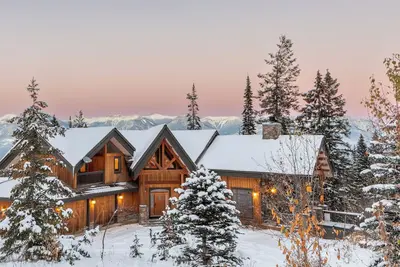 Image de Valleyview Chalet: 5-bedroom luxury mountain home\n