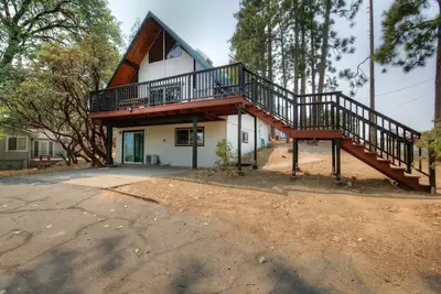 Image de Oakhurst Cabin|Bass Lake View|Game Room|Hot Tub!