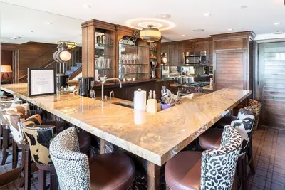 Image de Western Cowboy Quarters steps away from Vail Gondola w/ Hot tub  and  Spa access