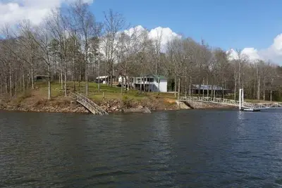 Image de 5 Br Retreat on Beautiful Smith Lake & Close to I-65