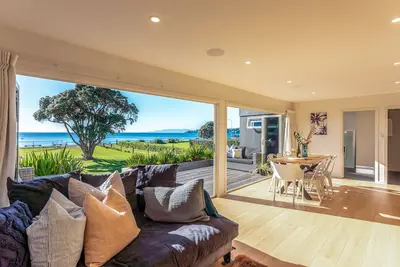 Image de Onetangi Beachfront Escape | Coast & Country |