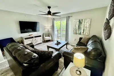 Image de Mercy's Hideaway - Open Pool! Relaxing & Chic! Prime Location w/ Natural Views!