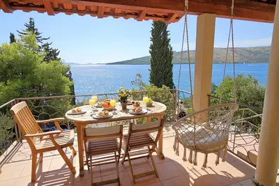 Image de Villa with jacuzzi, summer kitchen, terraces, garden, 20m from beach, parking