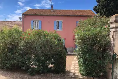 Image de Maison indépendante avec jacuzzi