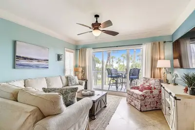 Image de 112 Barrington Court ~ Beach Views from 1st Floor Villa!