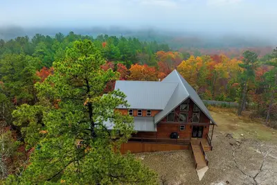 Image de New - Glory Heights-Luxury Cabin in Broken Bow - Carter Mountain! Sleeps 18