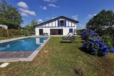 Image de Villa 8 couchages avec piscine proche Biarritz. Idéal vacances familiales / amis